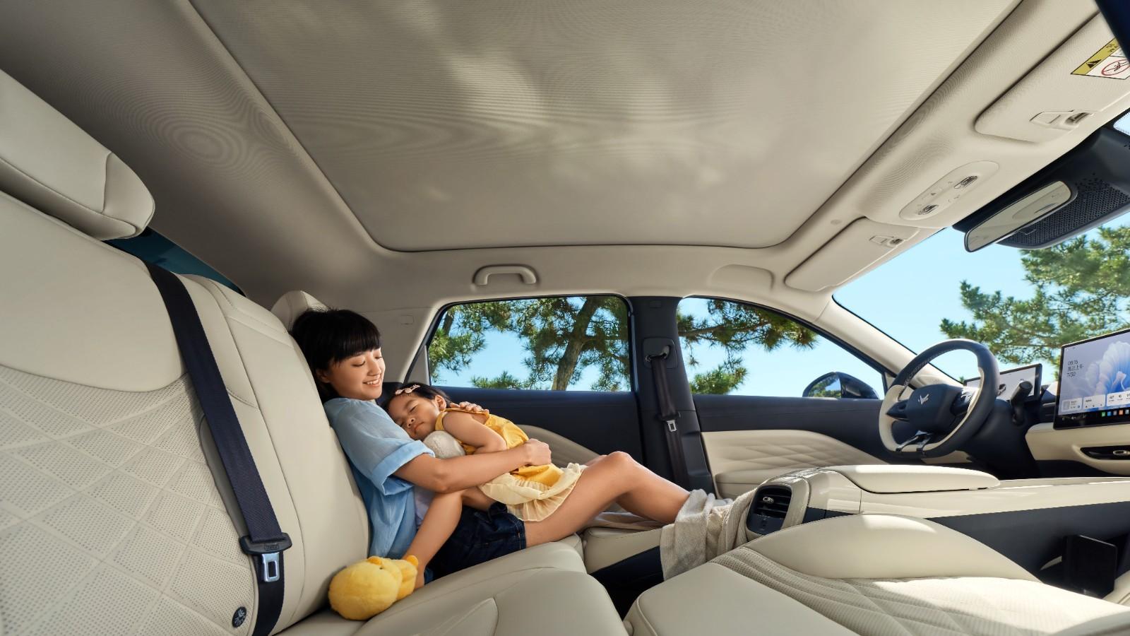 极狐T1越级轴距达2770mm，带娃家庭专享超大空间！