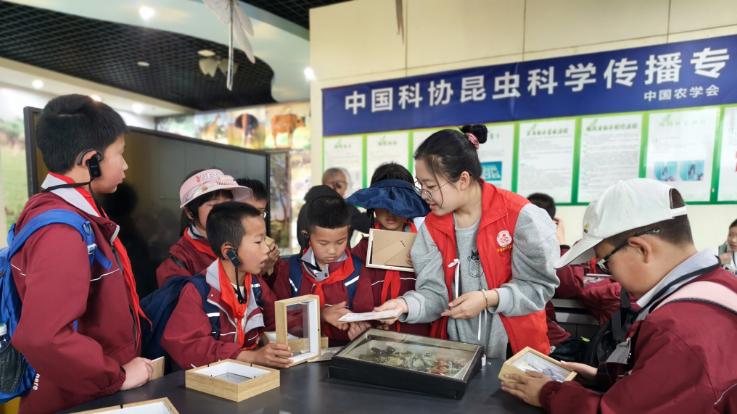 “行走课堂”探自然  研学实践助成长