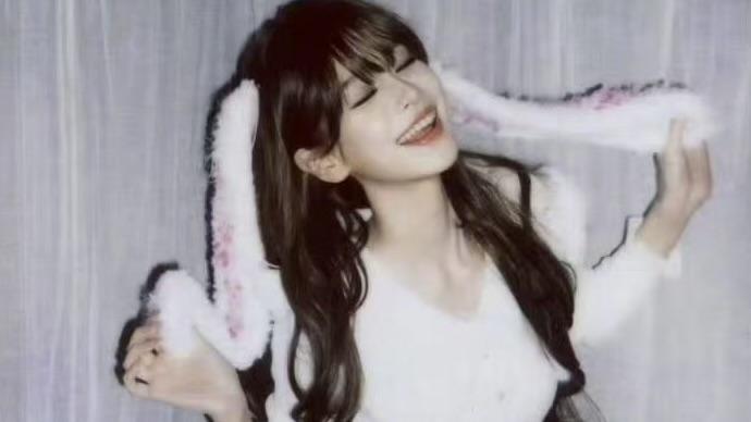 Angelababy兔耳撕拉片引爆全网：冷艳神颜与软萌兔耳的颠覆性美学碰撞