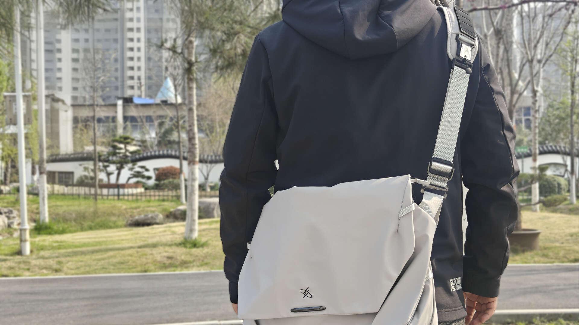 全能出行斜挎包优选：光影行星阿波罗2，颜值与实力双在线