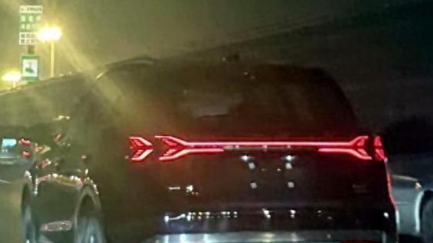 新款红旗HS5曝光，内外设计大改，或推插混车型，半年内上市！