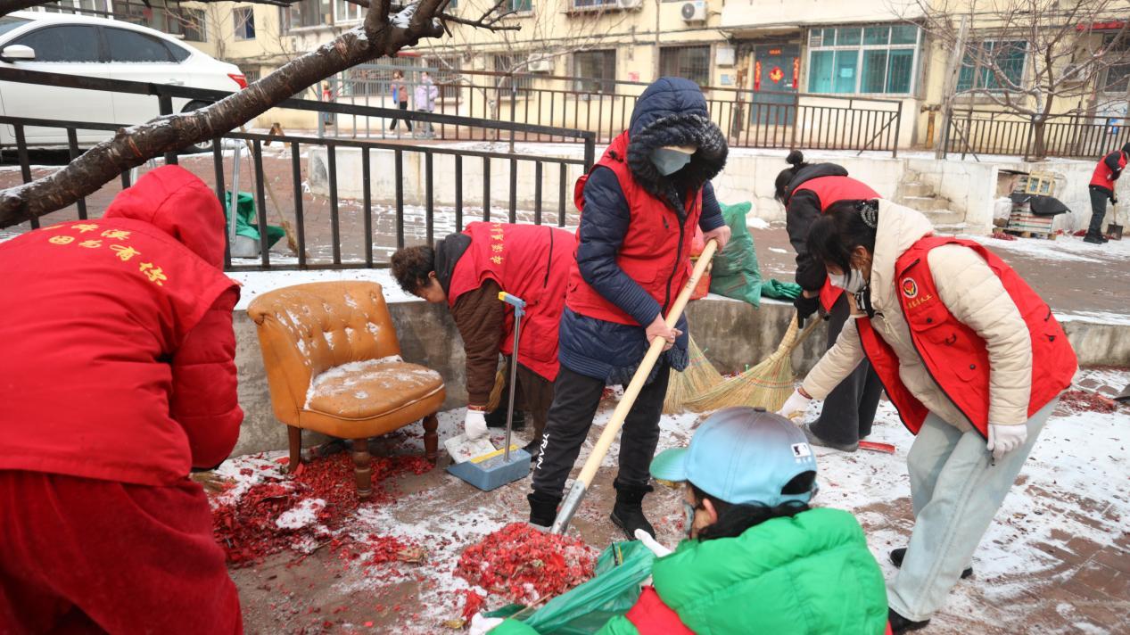 传承雷锋精神，扮靓社区家园
