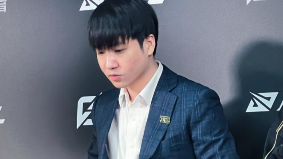 巅峰月入8万还喊穷？Letme直播自曝RNG薪资，弹幕狂刷：绝对藏了！