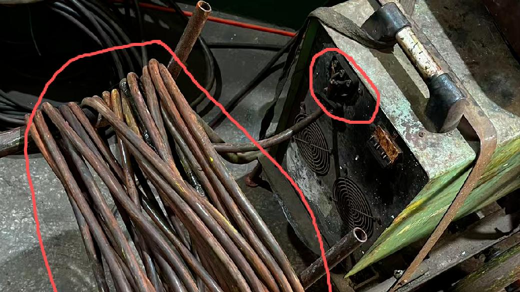 电焊机一次侧线长度过长并且接入点无防护罩