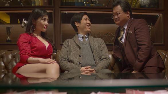 你发现没，一个人不拍领导的马屁，大家不会帮他，只会不断嘲讽他