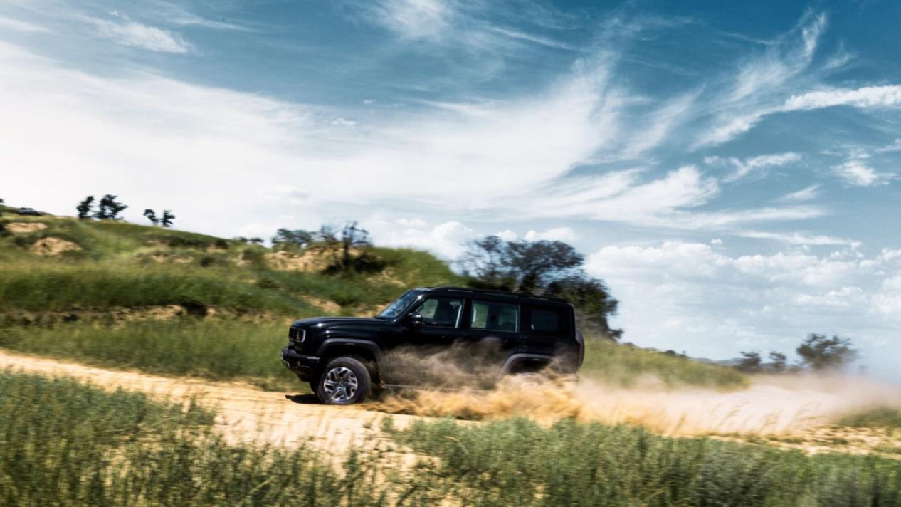 硬派越野的配置清单，谁给得更实在？