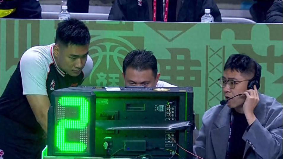 高诗岩赛季最佳表现，鲍威尔小爆发，山东高速男篮客场拿下三连胜