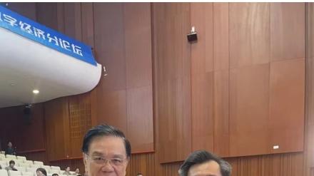 谢峰与国家科技部原副部长中国智能交通运输协会理事长吴忠泽交流