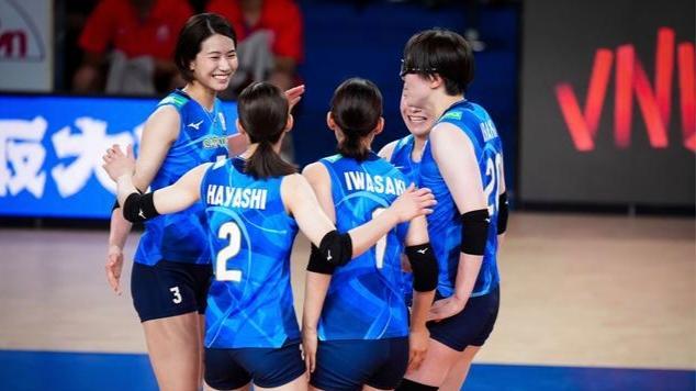 五局鏖战逆转 日本女排豪取五连胜展现精湛技术与顽强拼搏