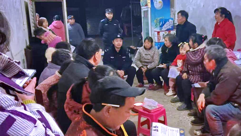 夜火亮堂唠安全，剑阁县元山镇反诈宣传到村头