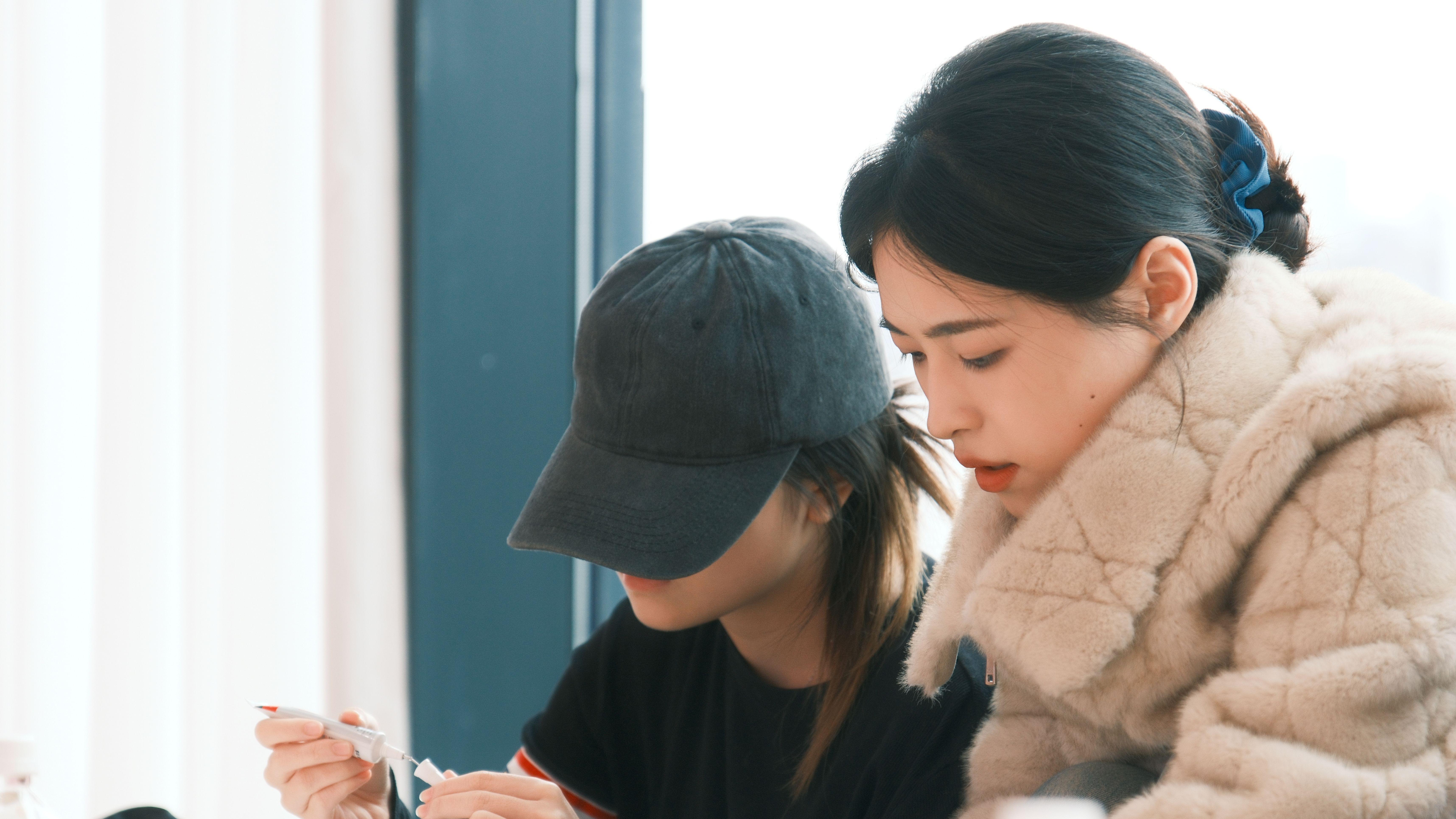 星曜映金丝：紫微斗数与掐丝唐卡的东方美学共生