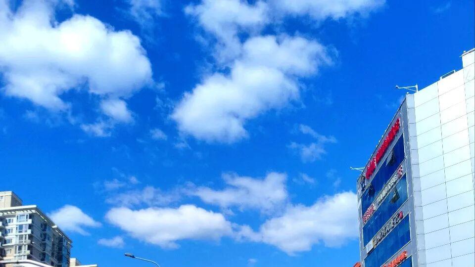 感悟笔话: 蓝天白天则心旷神怡