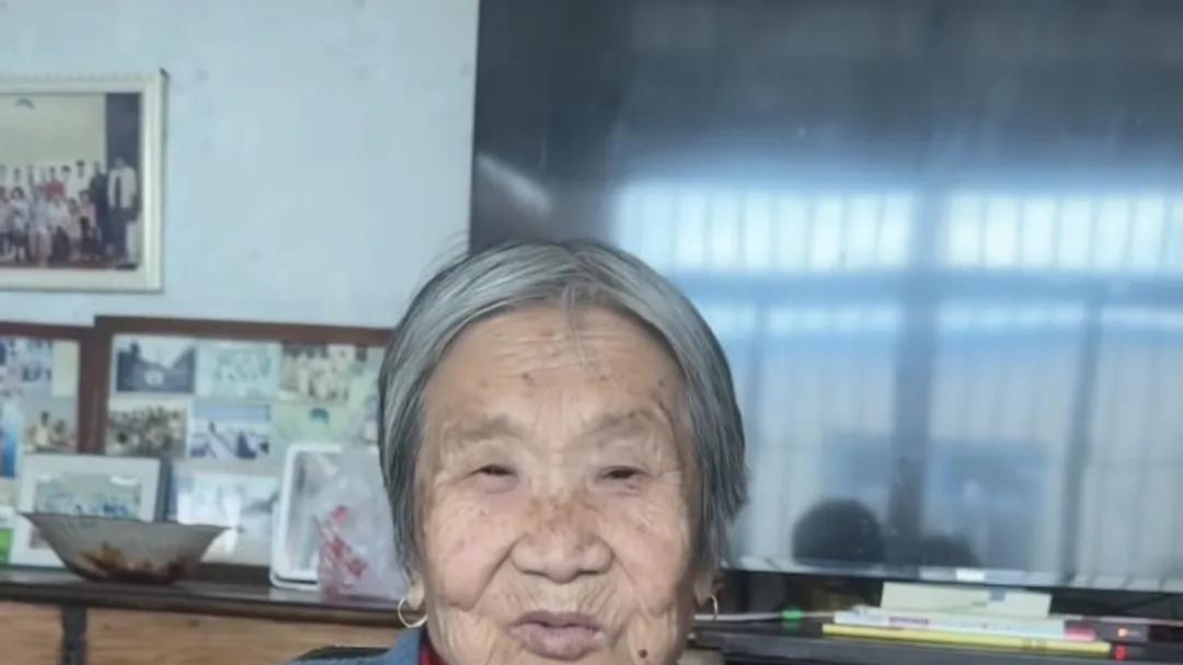 苑琼丹被97岁辽宁姑奶隔空认亲，石榴姐2亿身家，招东北老乡惦记