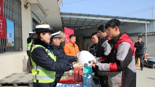 绛县公安：交安普法进快递 守护平安“零距离”