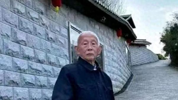 大伯最有出息，叔伯们总找他借钱，他过寿时一个举动，大家红了眼