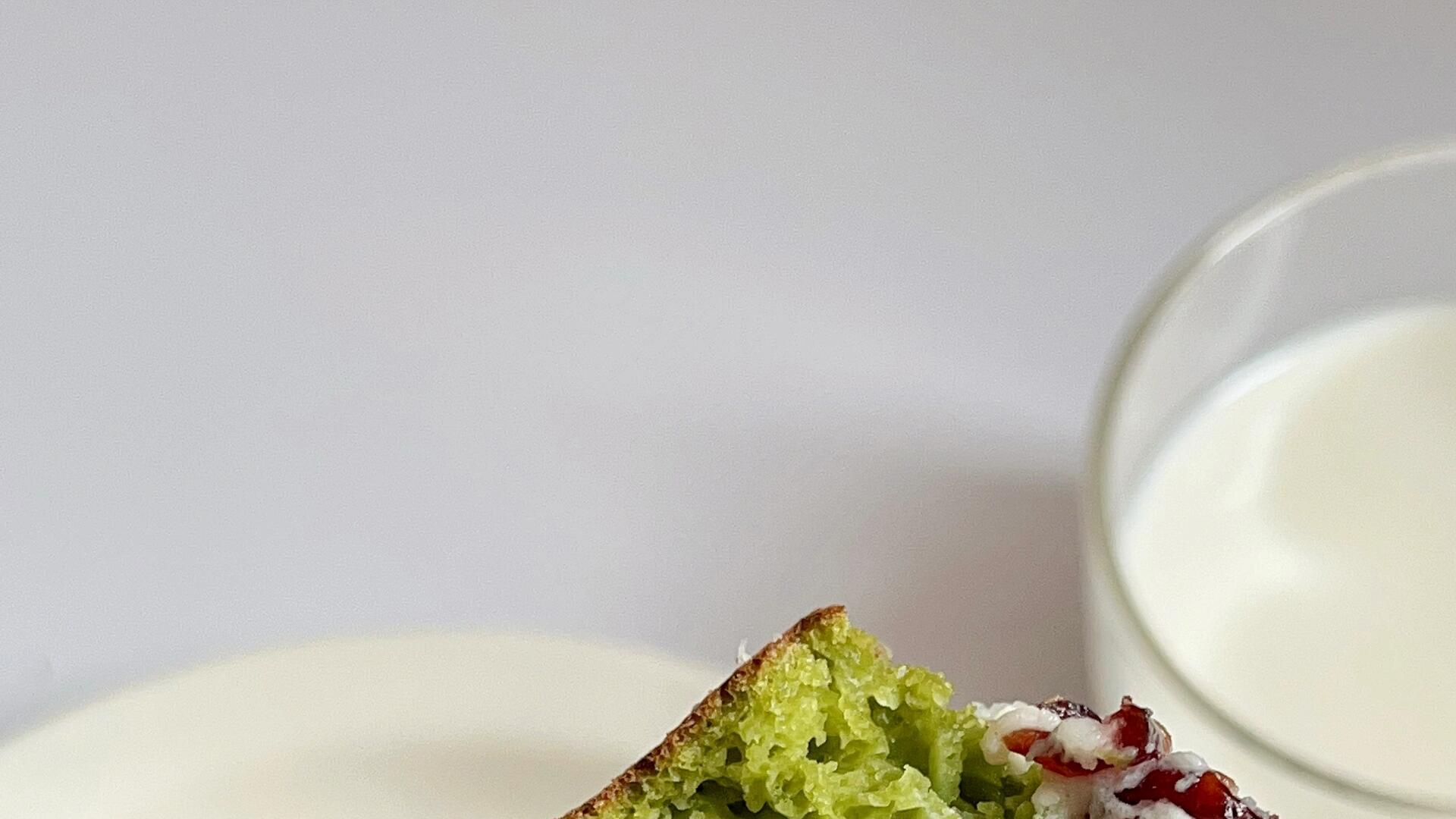 奶酪蔓越莓抹茶松饼：搅一搅就能做的夏日清新早餐