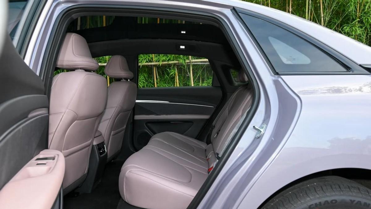 一年时间卖了近18万辆，11.98万起售的小鹏MONA M03，有何优缺点？