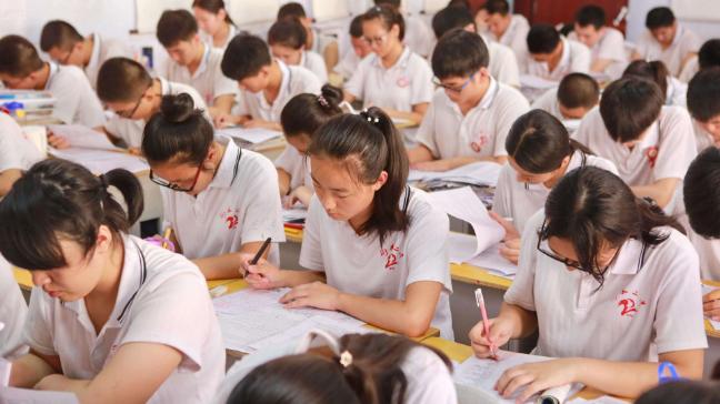 一位老班主任的观察：初中生开始走下坡路往往是从这五个苗头开始