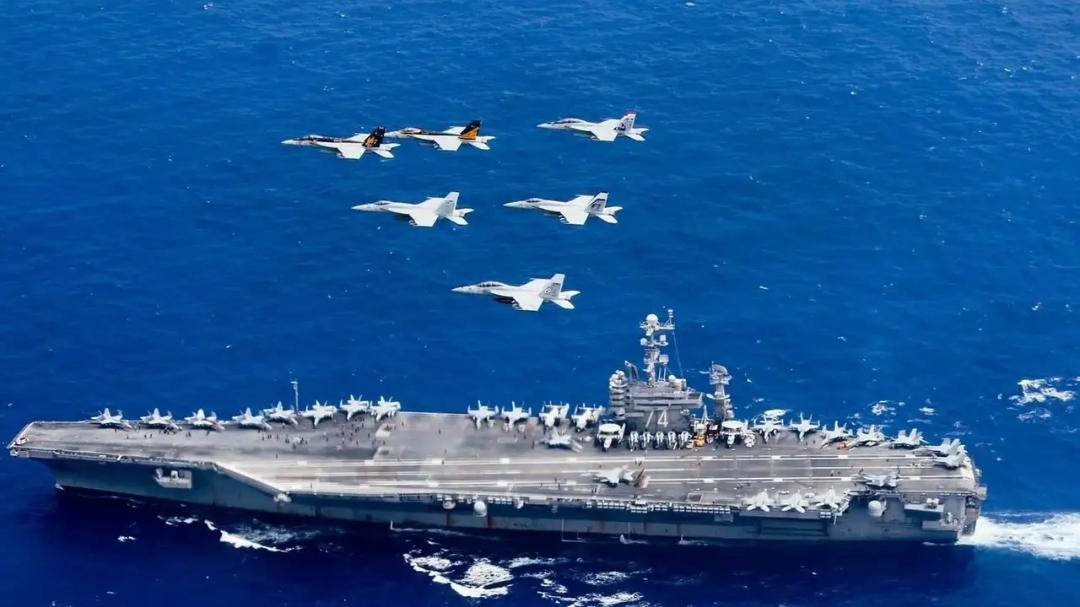 伊朗改装航母对撞美十万吨巨兽：巴盖里号真能封住波斯湾？谁才是活靶子