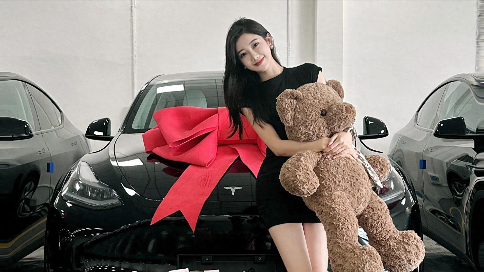 国产纯电SUV中，仅有一款车，2次打败Model Y