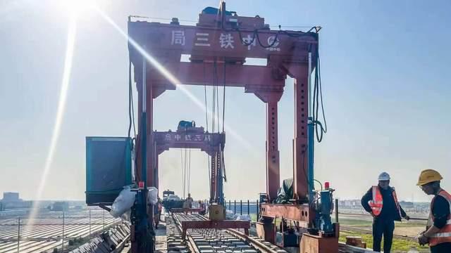 大丰港铁路支线全线铺轨贯通