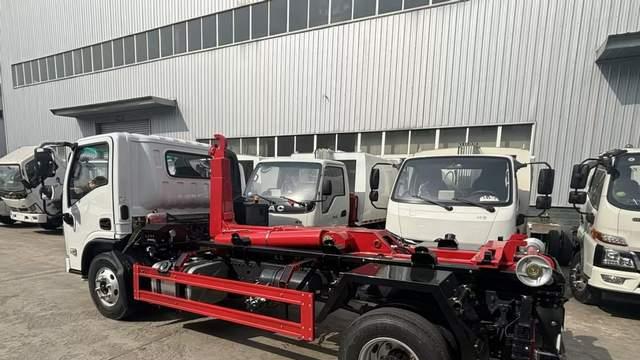 乘龙蓝牌地库勾臂车：五大优势破解地库清运难题