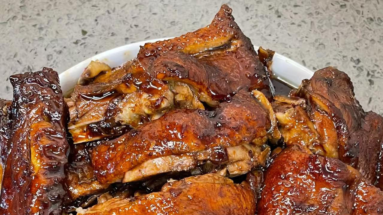 子姜酸梅鹅：老广风味的酸甜开胃，酱香浓郁，肥而不腻