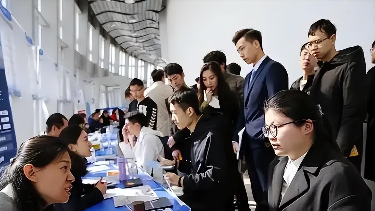 毕业即失业？人民日报敲响警钟：别再用“沉睡”透支人生