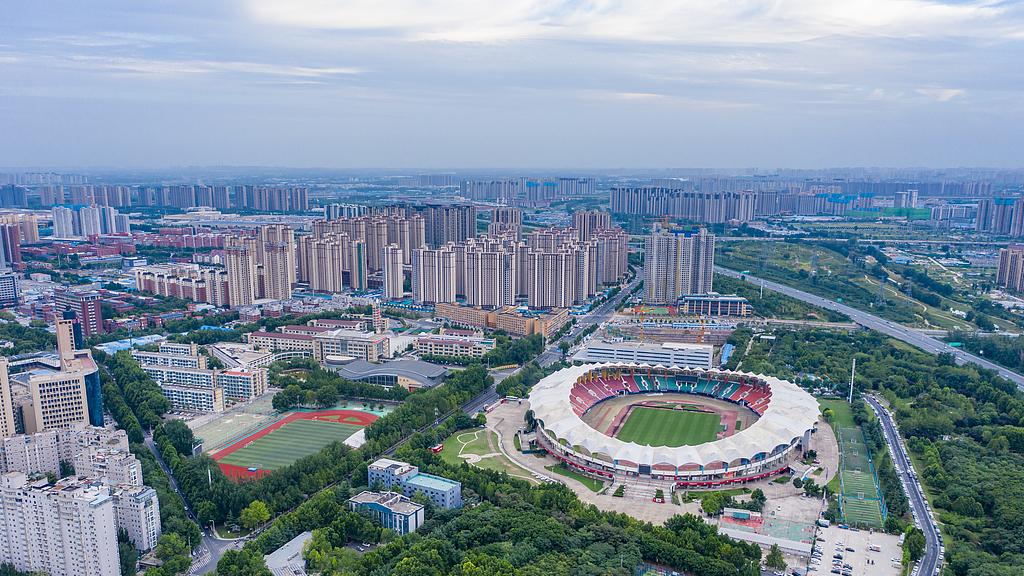 再学一次西班牙足球？邵佳一到访皇马，宋凯考察巴萨拉马西亚基地