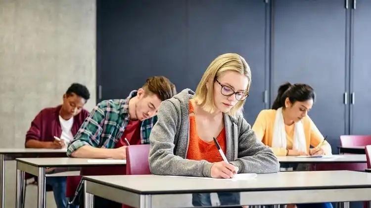 曾经的热门专业变成了弃儿，小语种专业为何从巅峰跌落神坛？