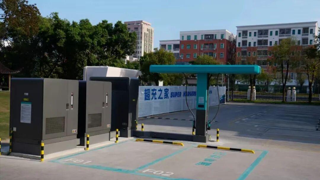 比亚迪宣布：电动化上半场完美收官