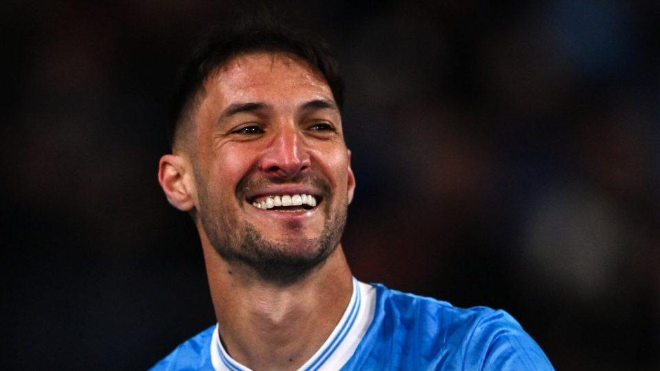 随着那不勒斯1-0绝杀AC米兰+尤文2-0！意甲最新积分榜：科莫不败