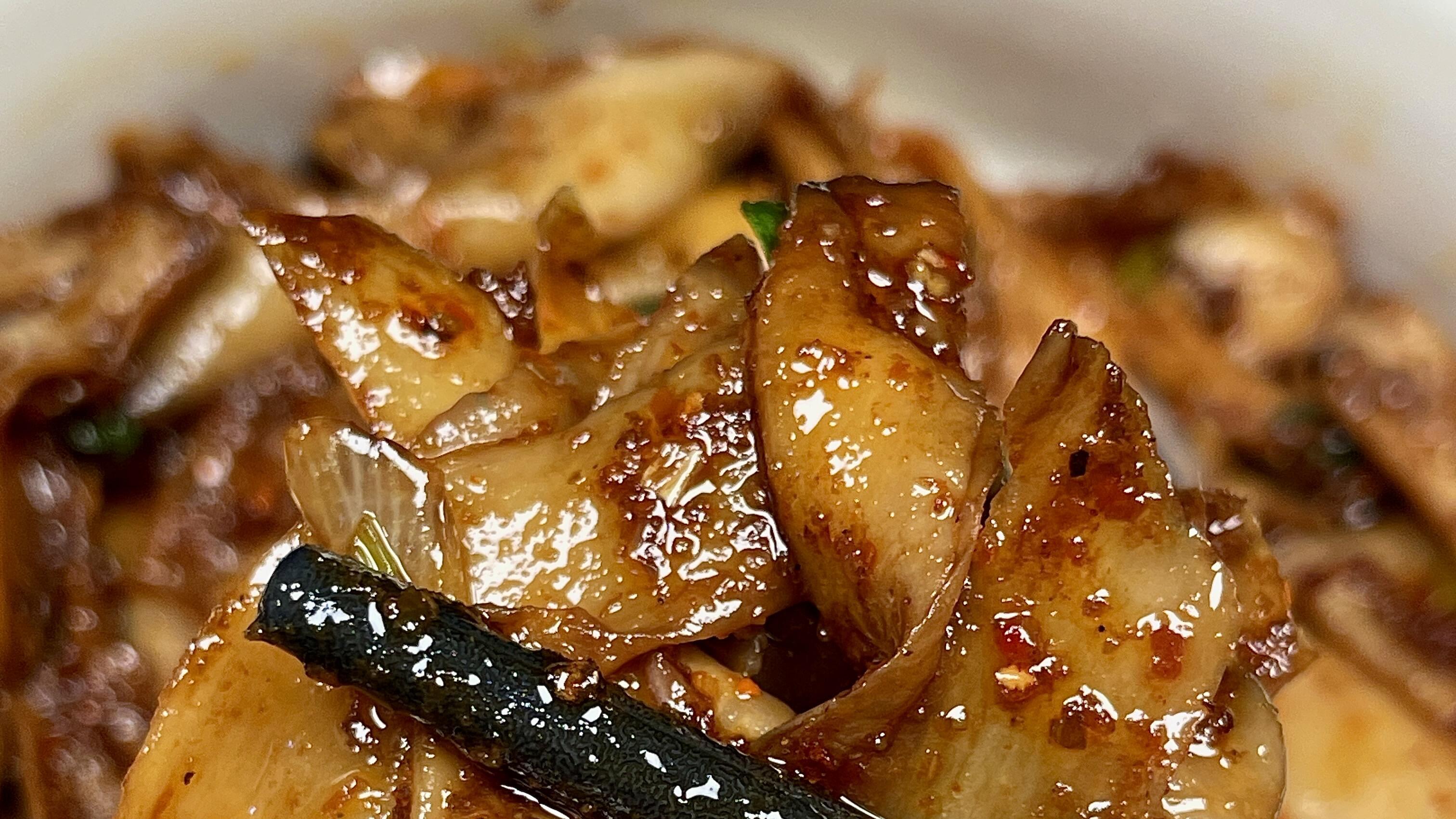 干煸杏鲍菇给我香迷糊啦！香辣脆爽，滑嫩多汁 焦香酥脆
