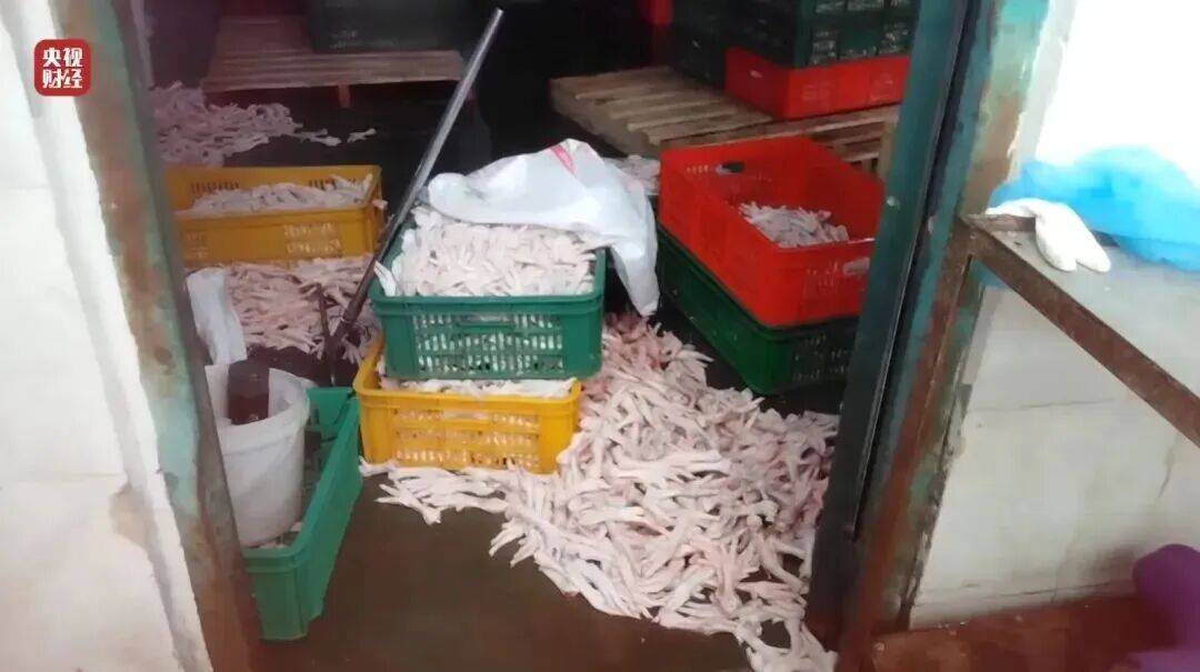 被3·15曝光的鸡爪品牌“乖媳妇”公司股东称“谢谢关心”，自己也在看晚会