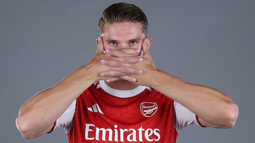 伤病、续约与“水货”争议：足坛动态一网打尽