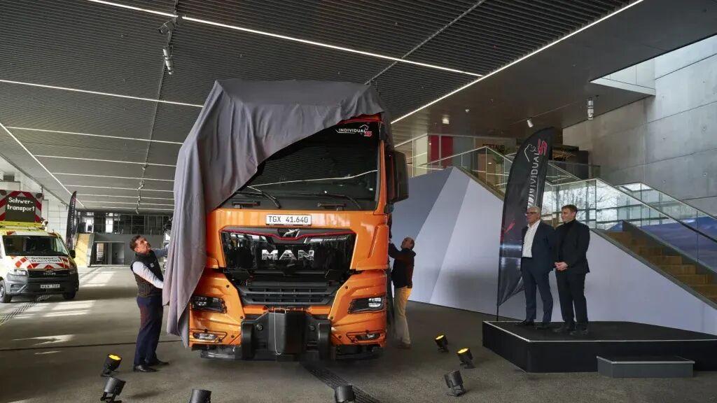 MAN“狮王”车型再进化——全新TGX 250吨级重型运输牵引车来袭