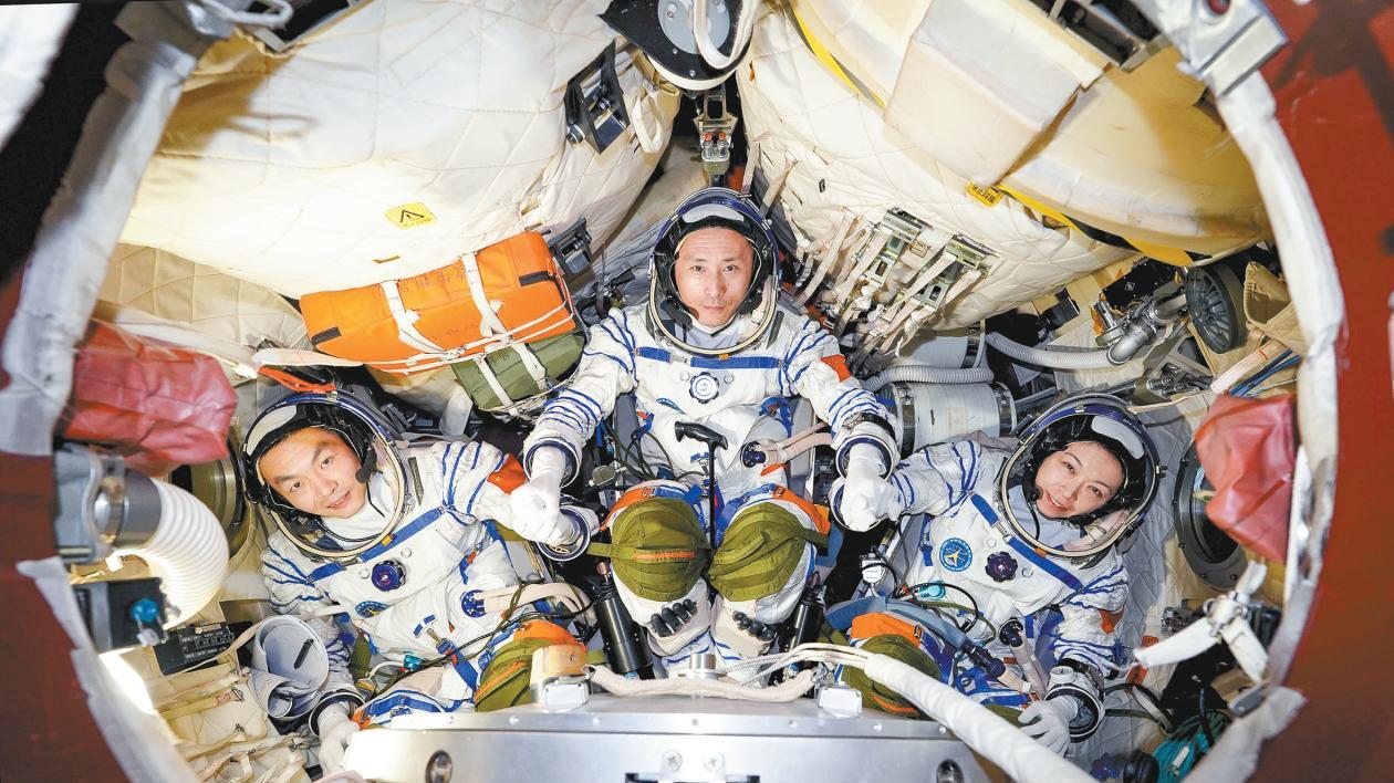 首位港澳女航天员亮相！神舟23号这趟“出差”，看点远不止上天
