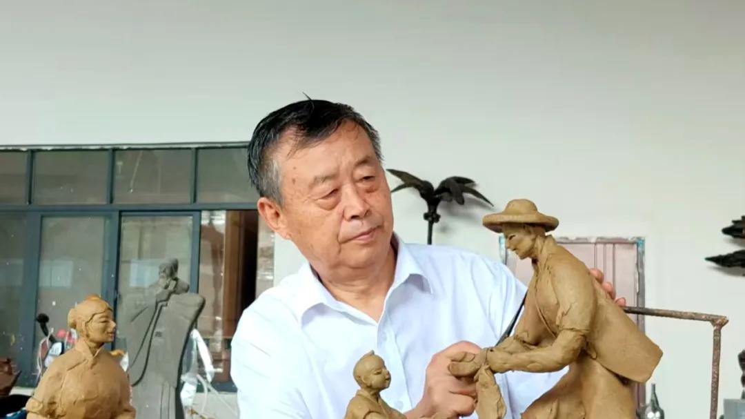 程连仲：把雕塑的筋骨，画进马的奔腾里