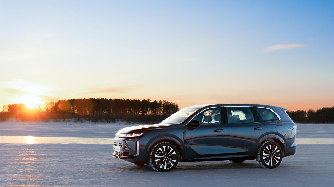 华为乾崑科技旗舰大六座，华境S真六座满员完成最终轮冬季测试