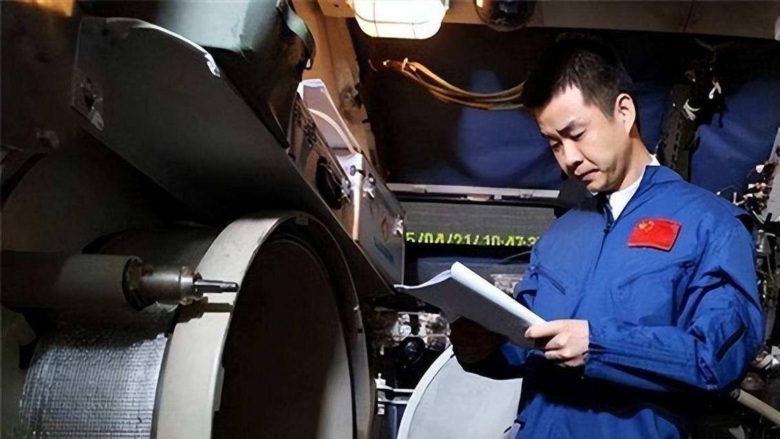 神舟二十一号指令长张陆，中国空间站在轨超350天，即将冲进前3