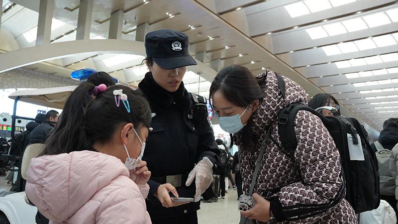 石家庄铁路公安处多措并举保障元旦假期出行安全