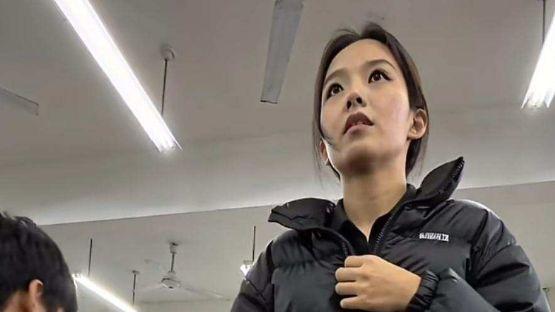 女老师上课穿短裙丝袜，被学生家长举报，网友回复非常正能量！