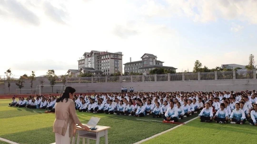 石林县劳模工匠进校园宣讲“开学第一课”