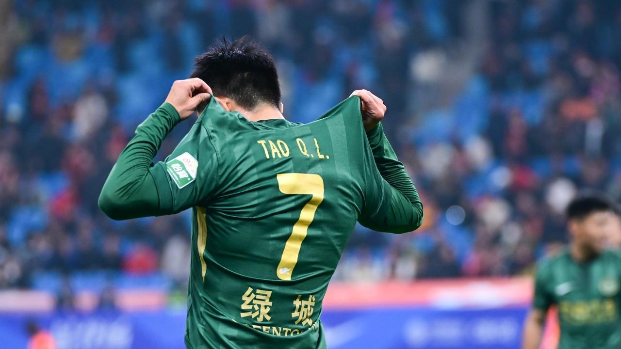 19岁王钰栋的爽与陶强龙的痛，中国足球不配拥有球星！