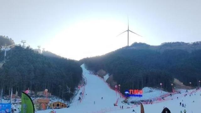 解锁南方高级雪道体验 赣北小城闯出冰雪经济新路