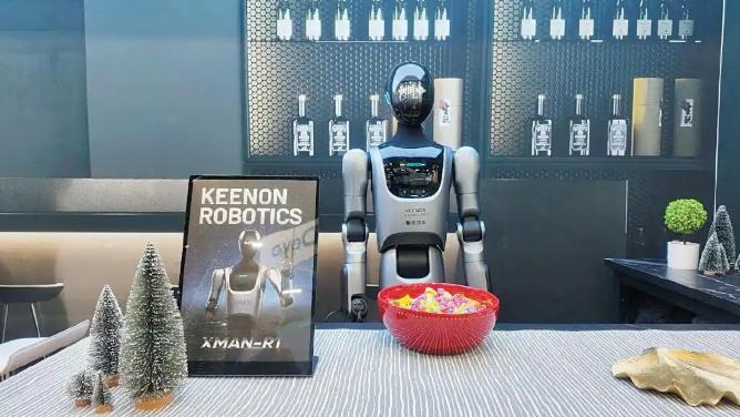 中国人形机器人出海“闯世界”