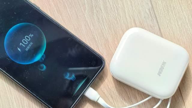 一百多块买的“半固态”充电宝，这款西圣PB-S是噱头还是真香？