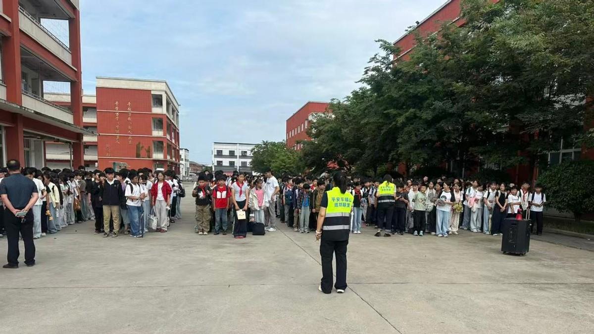 警校联动普法进校园 安全护航少年成长路
