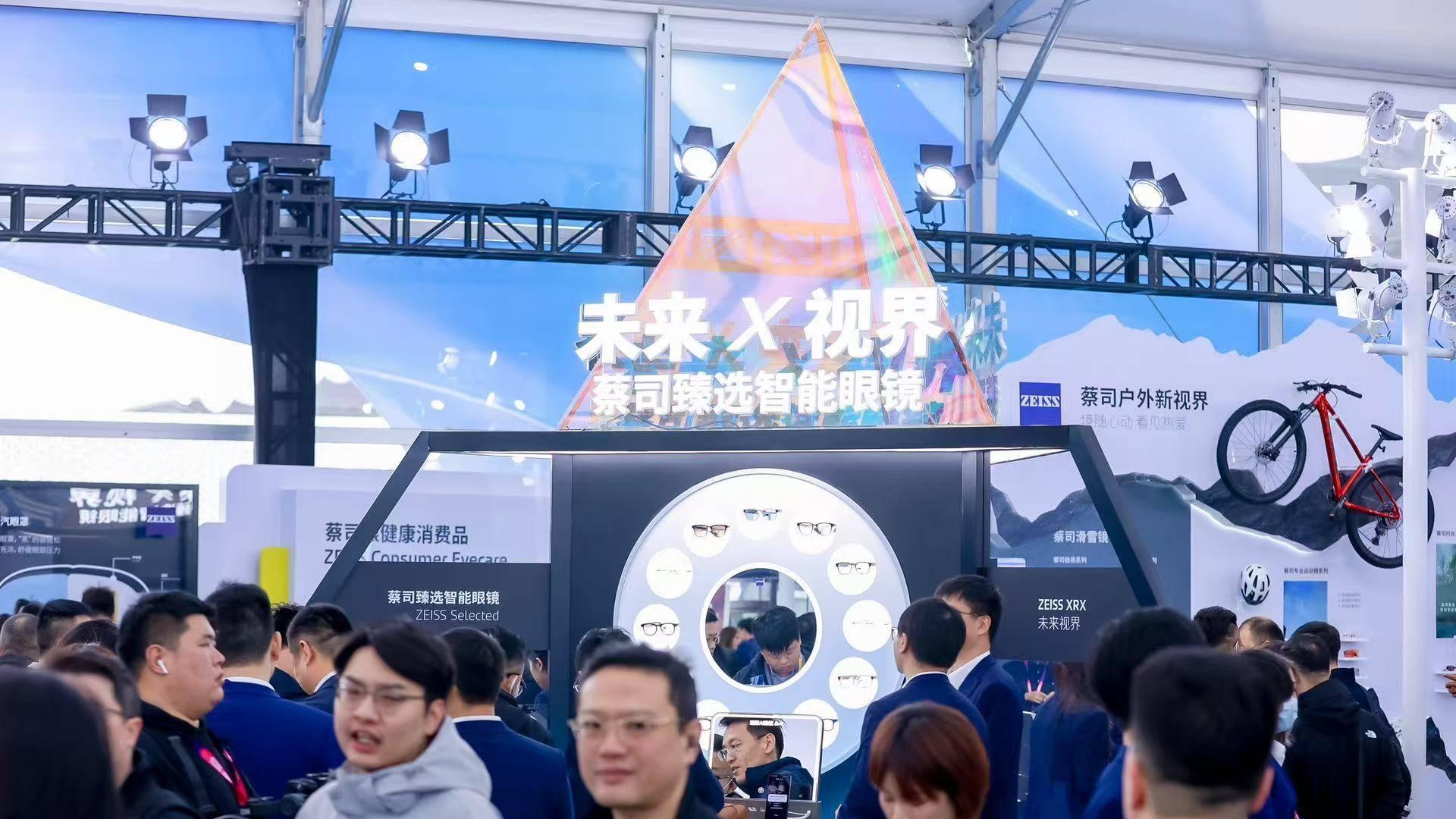 36克无感佩戴只是开始！理想Livis联手蔡司，给出了AI眼镜的最优解