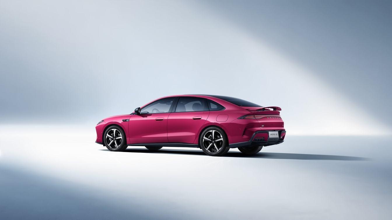 预售价格补贴后6.48-12.58万元 大空间越级纯电家轿极狐S3正式开启预售